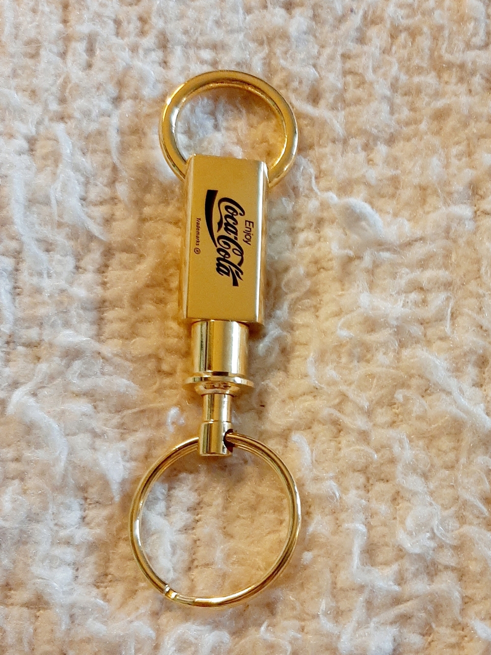 Coca Cola Gold-tone Keychain Split Ring Accessory - Picture 4 of 8